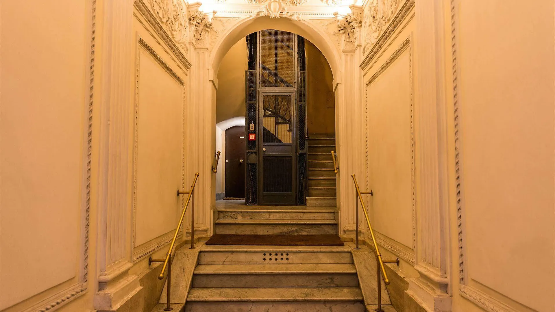 Martina A Piazza Del Popolo Hotel Rome